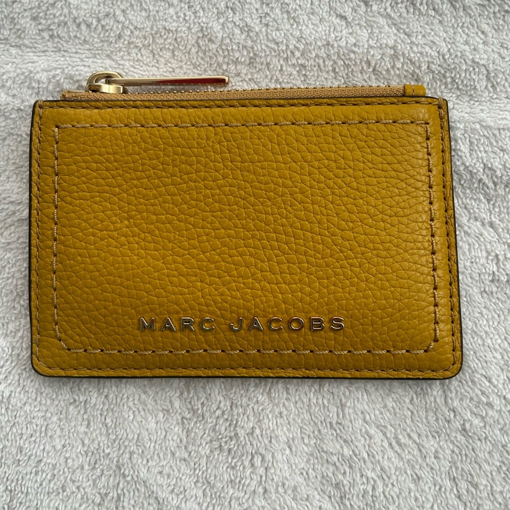 Marc Jacobs Top Zipper Card Case in Golden Spice Leather w/key ring